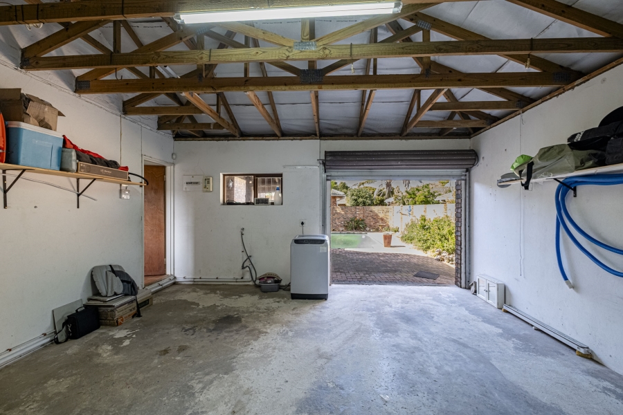 4 Bedroom Property for Sale in Summerstrand Eastern Cape